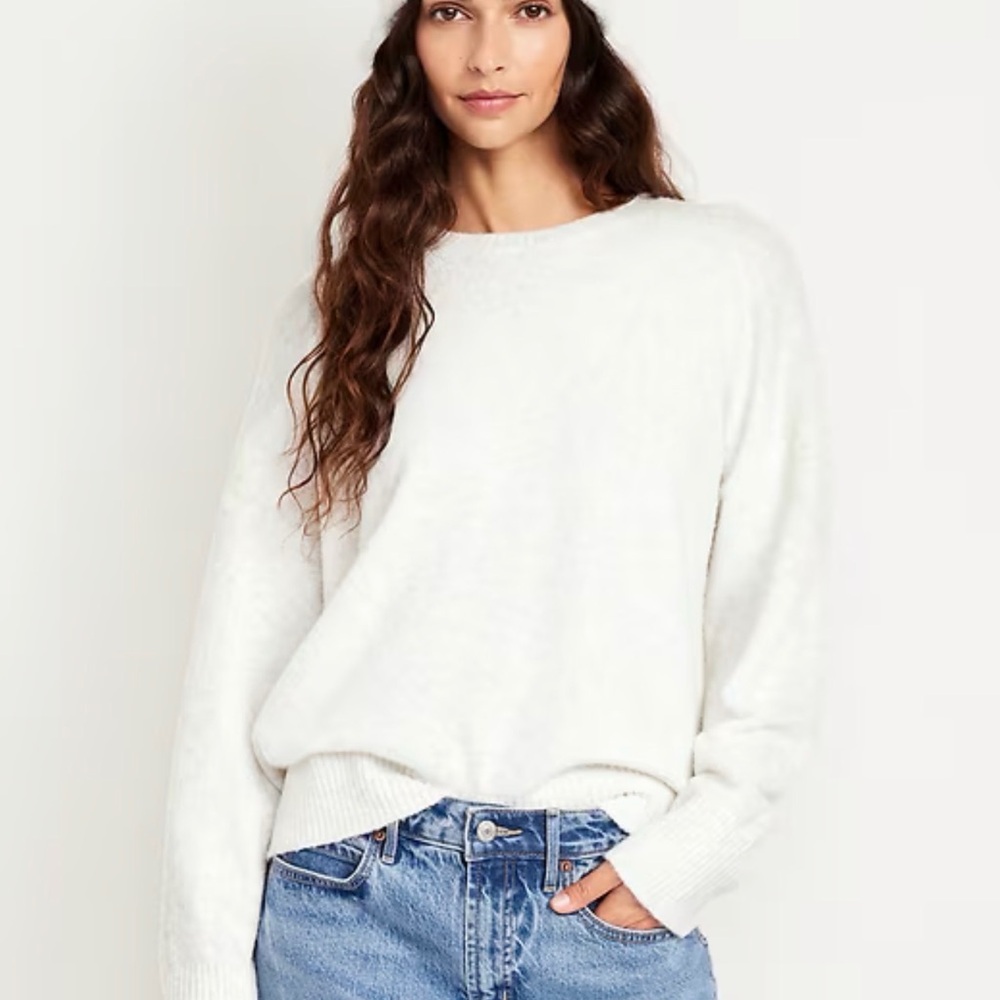 Old Navy Women's Cream Crew Neck Sweater never worn without tags